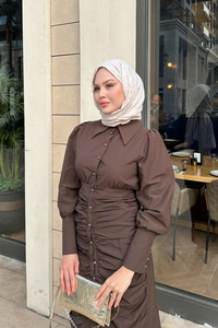 Boydan Düğmeli Önü Büzgü Detay Elbise Kahverengi
