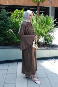 Boyun Bağcık Detay Bel Lastik Kemerli Elbise Kahverengi