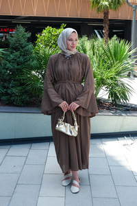 Boyun Bağcık Detay Bel Lastik Kemerli Elbise Kahverengi