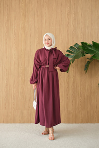 Boyun Bağlamalı Kemerli Elbise Mürdüm