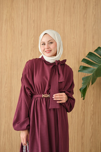 Boyun Bağlamalı Kemerli Elbise Mürdüm