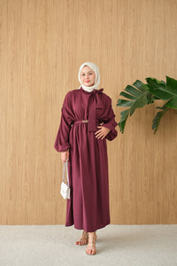 Boyun Bağlamalı Kemerli Elbise Mürdüm