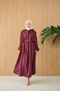 Boyun Bağlamalı Kemerli Elbise Mürdüm