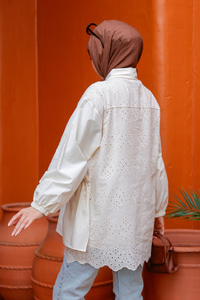 Brode Detay Yarım Taşlı Gömlek Krem