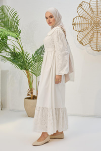 Brode Detaylı Bebe Yaka Elbise Beyaz