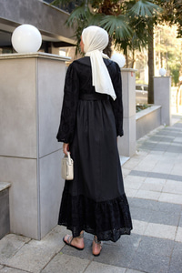 Brode Detaylı Bebe Yaka Elbise Siyah