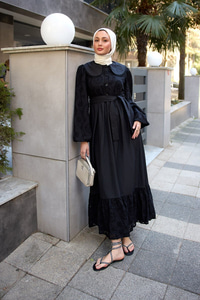 Brode Detaylı Bebe Yaka Elbise Siyah