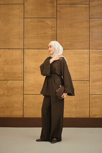 Brode Şerit Detaylı Takım Kahverengi