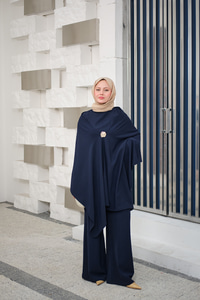 Bronş Detay Çıkarılabilir Pelerinli Takım Lacivert