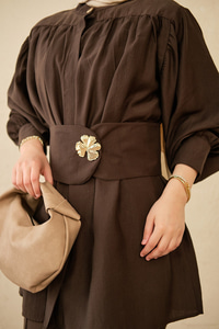 Broş Detay Gizli Düğmeli Takım Acı Kahve