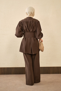 Broş Detay Gizli Düğmeli Takım Acı Kahve