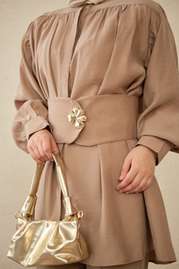 Broş Detay Gizli Düğmeli Takım Vizon