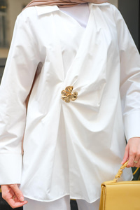 Broş Detay Poplin Gömlek Beyaz