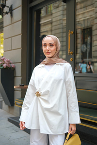 Broş Detay Poplin Gömlek Beyaz