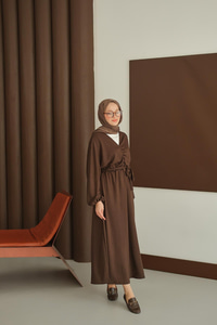 Büzgü Detay Elbise Kahverengi