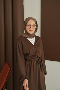 Büzgü Detay Elbise Kahverengi