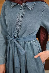 Büzgü Detay Yarım Düğmeli Bel Bağlamalı Kot Elbise Buz Mavi