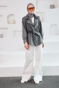 Büzgü Kemer Detaylı Jean Ceket Füme