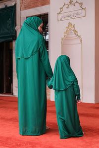 CANTALI TEK PARCA NAMAZ ELBISESI  ZUMRUT YESIL