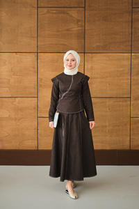 Çarpraz Fermuar Detaylı Dikiş Detay Etekli Takım Kahverengi