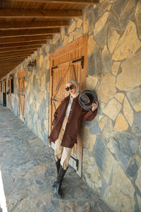 Cep Detay Pelerinli Ceket Kahverengi