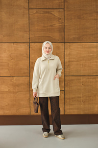 Cep Ve Yaka Detay Yarım Fermuarlı Sweat Krem