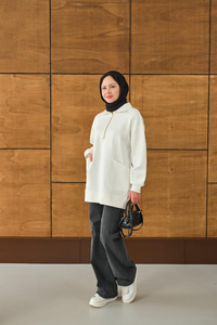 Cep Ve Yaka Detay Yarım Fermuarlı Sweat Beyaz