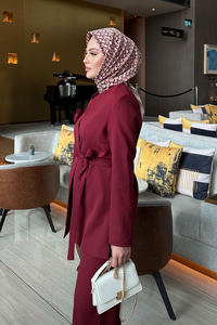 Çicek Aksesuarlı Takım Bordo