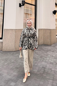 Çiçek Desen Kapitone Ceket Siyah