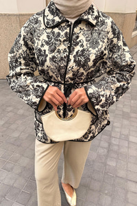 Çiçek Desen Kapitone Ceket Siyah