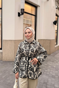 Çiçek Desen Kapitone Ceket Siyah