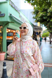 Çicek Desenli Elbise Pudra