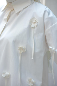 Çicek Desenli Gömlek Beyaz