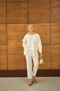 Çiçek Detay Piliseli Takım Beyaz