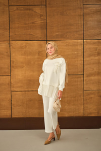 Çiçek Detay Piliseli Takım Beyaz