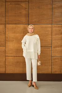 Çiçek Detay Piliseli Takım Beyaz