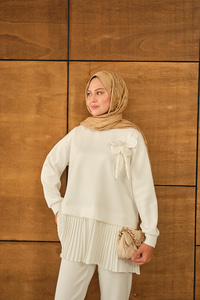 Çiçek Detay Piliseli Takım Beyaz