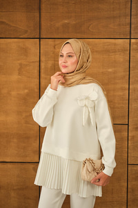 Çiçek Detay Piliseli Takım Beyaz