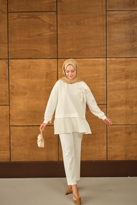 Çiçek Detay Piliseli Takım Beyaz