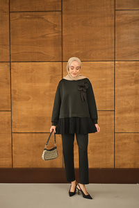 Çiçek Detay Piliseli Takım Siyah