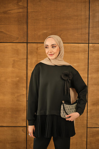 Çiçek Detay Piliseli Takım Siyah