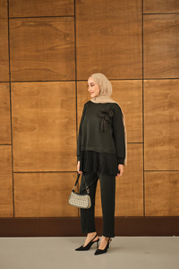 Çiçek Detay Piliseli Takım Siyah