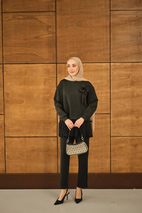 Çiçek Detay Piliseli Takım Siyah