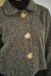 Çiçek Düğmeli Keçe Kısa Ceket Gri