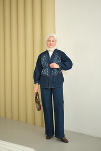 Çiçek Güpür Detay Takım Lacivert