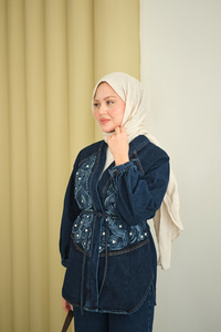 Çiçek Güpür Detay Takım Lacivert