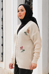 Çiçek İşlemeli V Yaka Hırka Krem