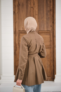 Çift Cep Detay Gizli Düğmeli Bel Bağlamalı Gömlek Kahverengi