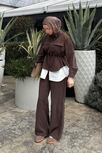 Çift Cep Detaylı Gizli Düğmeli Parçalı Takım Kahverengi