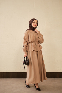 Çift Cep Görünümlü Bel Bağlamalı Etekli Takım Vizon